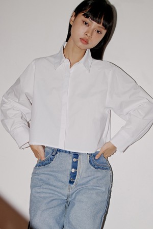 SOLID HIDDEN BUTTON CROPPED SHIRTS_T326TP112