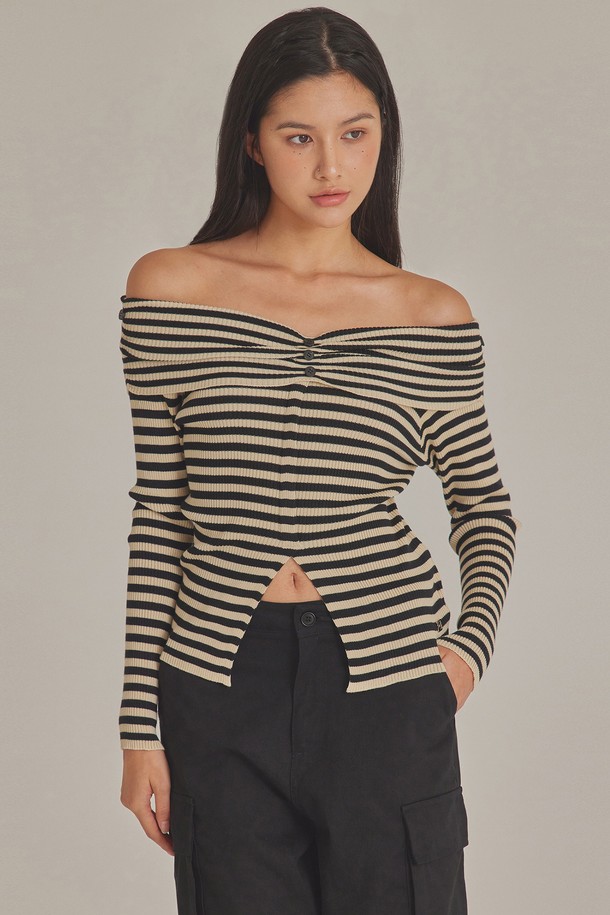 TOPGIRL  - 스웨터 - STRIPE OFF-SHOULDER KNIT TOP_T423TP104