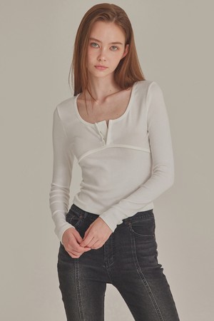 HOOK CLOSURE SCOOP NECK TOP_T426TP122