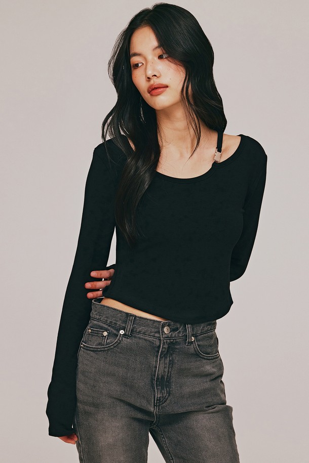 TOPGIRL  - 긴소매 티셔츠 - BUCKLE DETAIL WITH SHOULDER CUT-OUT TOP_T513TP101