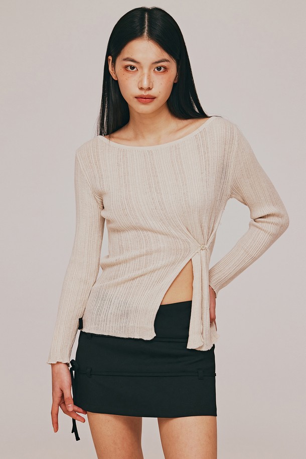 TOPGIRL  - 스웨터 - BUTTON-CLOSING BOTTOM SLIT KNIT TOP_T513TP105