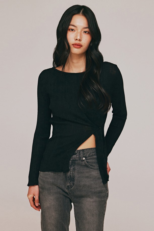 TOPGIRL  - 스웨터 - BUTTON-CLOSING BOTTOM SLIT KNIT TOP_T513TP105