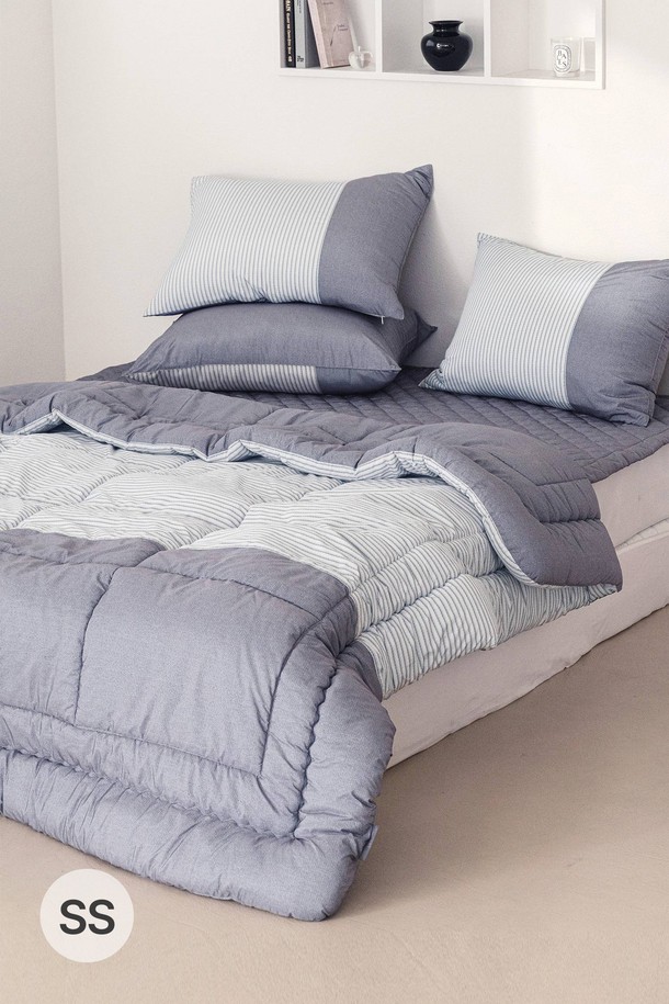 세사온라인 에딘 알러지케어 차렵패드세트 SS는 마이크로파이버 소재로 제작되어 부드러운 촉감을 자랑합니다. 알러지케어 기능을 갖춰 민감한 피부도 안심하고 사용할 수 있으며, 항균, 통기성, 수분 배출, 체온 유지, 냄새 방지, 집먼지진드기 차단 기능으로 쾌적한 수면 환경을 제공합니다. 중간 두께감으로 사계절 내내 활용 가능하며, 저자극성, 원적외선 방출, 고밀도 직조, 적은 먼지 발생, 세균 번식 억제 등의 특징을 가지고 있습니다. 이불과 패드로 구성된 SS 사이즈 침구세트로 침실을 더욱 편안하게 만들어 보세요. 그레이 컬러의 플레인 디자인으로 어떤 침실에도 잘 어울립니다.
