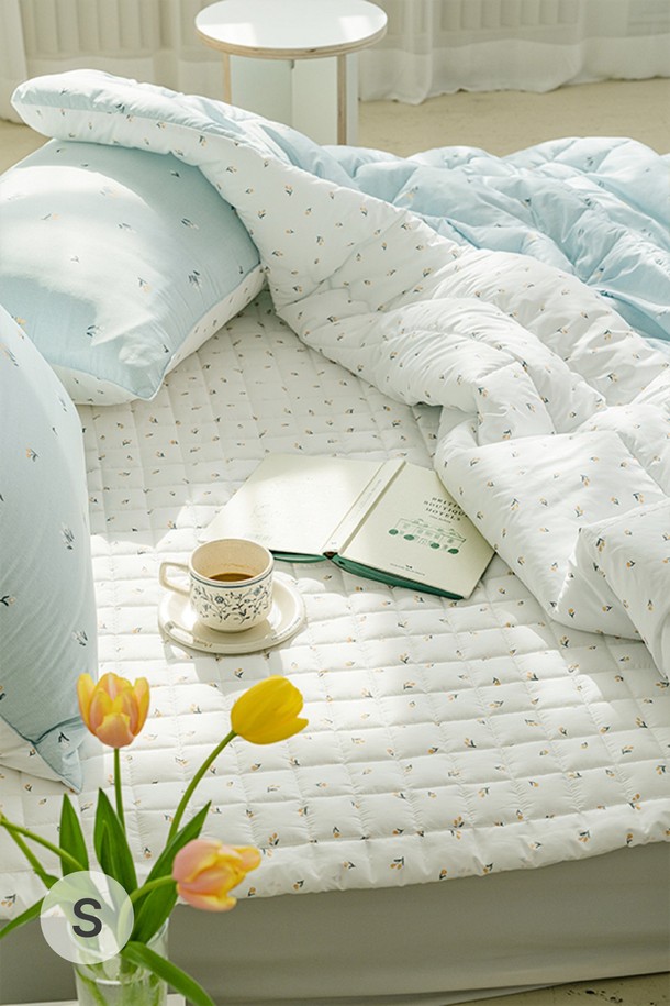 퓨어슬립 알러지케어 누빔패드 SS는 모던한 체크 패턴 디자인과 심플하고 깔끔한 외관을 자랑합니다. 알러지케어 기능을 갖춘 이 침구는 부드러운 폴리에스테르 소재로 제작되었으며, 베이지, 그레이, 민트 세 가지 색상으로 제공됩니다. 아늑하고 편안한 잠자리를 위한 누빔 패드를 만나보세요.
