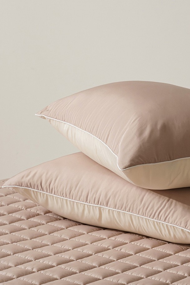 세사온라인 소프트 알러지케어 베개커버 50X70는 얇고 부드러운 촉감의 폴리에스테르 소재 베개커버입니다. 화이트와 그린 두 가지 색상으로 제공되며, 무지 패턴으로 디자인되어 어떤 침구에도 잘 어울립니다. 알러지케어 기능을 갖춰 민감한 피부를 가진 분들도 안심하고 사용할 수 있습니다. 사이즈는 50X70이며, 베개커버 단품으로 구성되어 있습니다. 쾌적하고 위생적인 수면 환경을 위해 세사온라인의 알러지케어 베개커버를 선택해 보세요.
