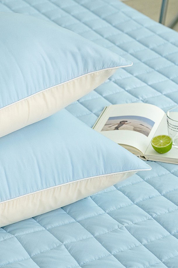 세사온라인 소프트 알러지케어 베개커버 50X70는 얇고 부드러운 촉감의 폴리에스테르 소재 베개커버입니다. 화이트와 그린 두 가지 색상으로 제공되며, 무지 패턴으로 디자인되어 어떤 침구에도 잘 어울립니다. 알러지케어 기능을 갖춰 민감한 피부를 가진 분들도 안심하고 사용할 수 있습니다. 사이즈는 50X70이며, 베개커버 단품으로 구성되어 있습니다. 쾌적하고 위생적인 수면 환경을 위해 세사온라인의 알러지케어 베개커버를 선택해 보세요.
