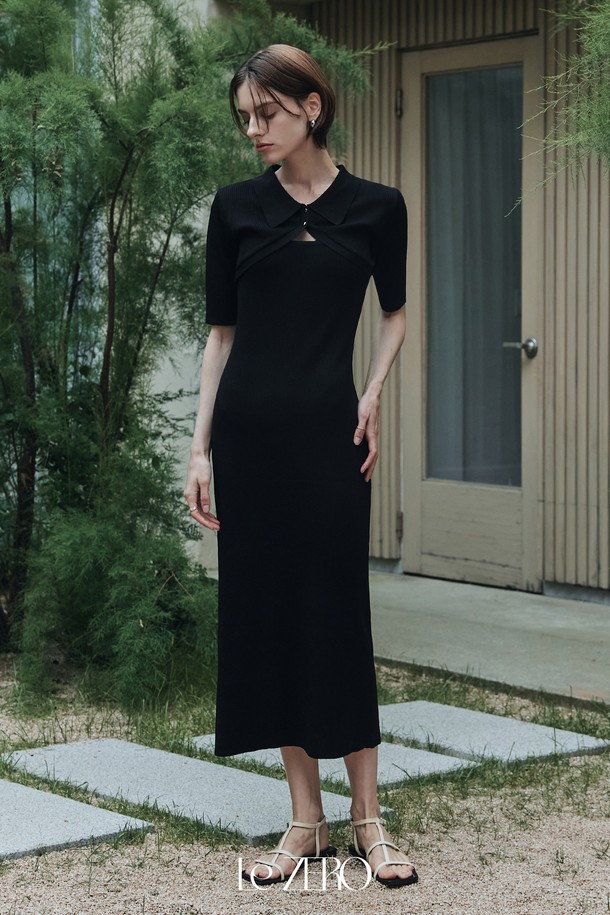**[세트] 르제로 루나 볼레로 니트 & 원피스 / 블랙**

미니멀하고 모던한 감각의 르제로 루나 볼레로 니트 & 원피스 세트입니다. 레이온과 나일론 혼방의 하이트위스트 원사를 사용하여 차가운 촉감과 신축성 있는 착용감을 선사하며, 슬림핏 디자인과 5부 소매 기장으로 세련된 실루엣을 연출합니다. 유니크 칼라와 버튼 디테일이 돋보이는 블랙 컬러의 골지 패턴 니트 원피스는 단독으로도 활용 가능하여 데일리룩에 활용도를 높여줍니다.
