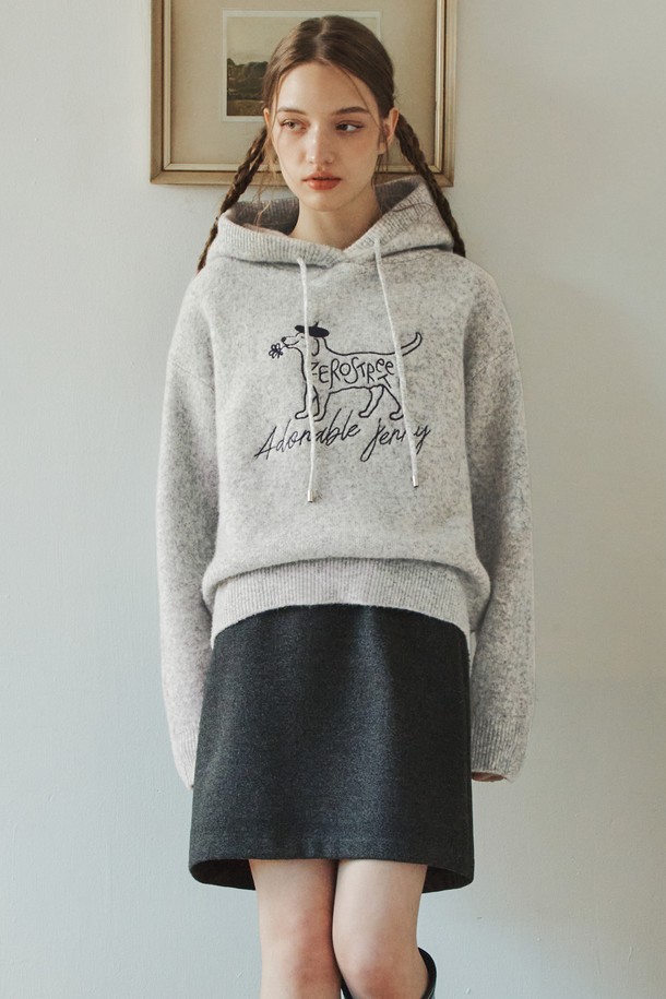 허쉬 플레인 스커트 / 그레이는 여성용 미니스커트입니다. 부드러운 촉감의 폴리에스테르, 레이온, 아크릴 혼방 소재로 제작되었으며, 안감이 있어 편안하게 착용할 수 있습니다. A라인 핏에 무지 디자인으로, 클래식, 미니멀, 시크 스타일을 연출하기 좋습니다. 허리 라인을 잡아주는 사이드 지퍼와 신축성 있는 소재로 활동성을 높였으며, 비침 걱정 없이 겨울철 오피스룩, 모임룩, 데이트룩에 활용하기 좋습니다.
