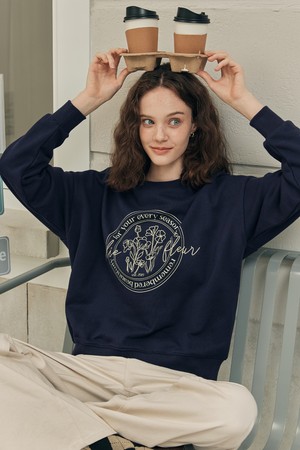 플라워 레터링 맨투맨 / 네이비