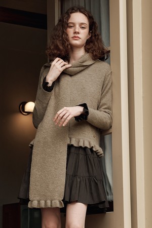 [2컬러] 프릴 스웨터 & 후드 머플러 세트