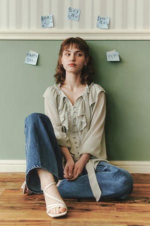 뮤즈 프릴 블라우스 / 라이트그레이