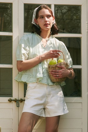 [2컬러] 아이리스 레이스 블라우스