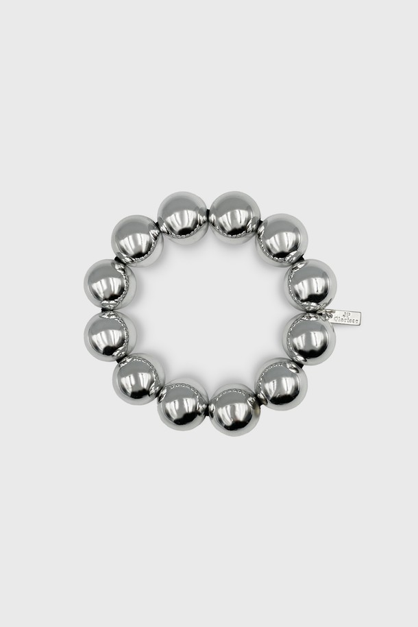 세련된 여성의 포니테일 스타일을 완성해 줄 미러 볼 포니테일 JP-25-043P입니다. 반짝이는 실버 메탈 볼 장식이 돋보이는 모던한 디자인으로, 여름 스타일링에 포인트를 더해줍니다. 25 Summer Collection 제품으로, 포니테일 스타일을 간편하게 고정해주며, 보증서와 선물 포장으로 소중한 분에게 선물하기에도 좋습니다.
