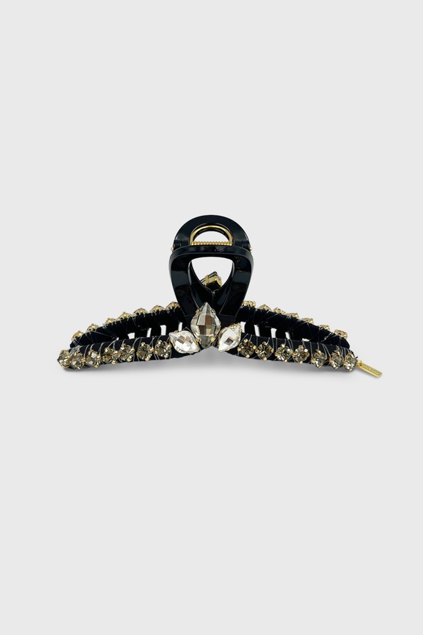 보브 크리스탈 집게핀 JP-25-064CC는 여성용 헤어 액세서리로, 크리스탈과 메탈 소재의 조화가 돋보이는 제품입니다. 우아하고 엘레강스한 스타일을 연출하며, 사계절 내내 데일리하게 활용하기 좋습니다. 핸드메이드로 제작되어 섬세한 크리스탈 장식이 특징이며, 집게핀 타입으로 간편하게 업스타일 연출이 가능합니다.
