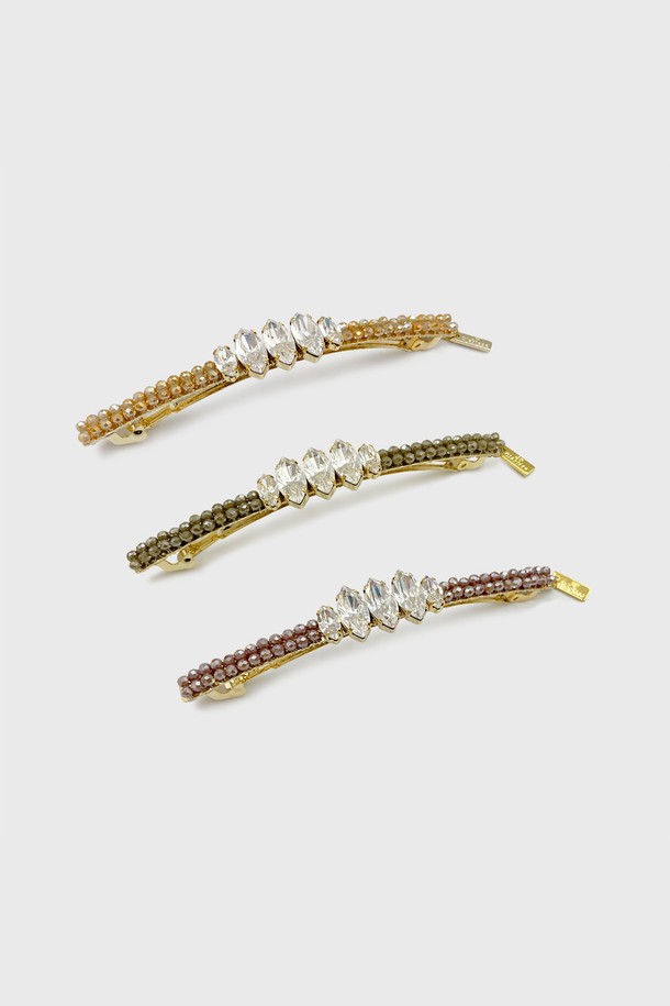 티스 크리스탈 자동핀 LFAC0412는 여성스러운 스타일을 완성하는 헤어핀입니다. 오발 쉐입 크리스탈과 비즈 장식이 섬세하게 어우러져 엘레강스한 무드를 연출합니다. 자동핀 타입으로 간편하게 착용 가능하며, 파스텔톤 컬러가 은은한 포인트를 더합니다. 클래식, 로맨틱, 미니멀 스타일 모두 잘 어울리며, 모임룩에 특히 추천합니다. 골드 컬러의 크리스탈 장식으로 고급스러움을 더해보세요.
