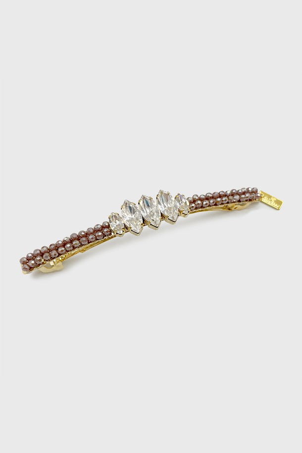 티스 크리스탈 자동핀 LFAC0412는 우아하고 엘레강스한 스타일을 연출하는 여성 헤어핀입니다. 오발 쉐입의 크리스탈 장식이 빛나는 자동핀 타입으로, 일상 및 모임룩에 모두 잘 어울립니다. 실버와 크리스탈 컬러의 조화가 돋보이며, 크리스탈과 메탈 소재로 제작되었습니다. 미니멀, 클래식, 로맨틱 스타일을 선호하는 분들께 추천합니다. 파스텔톤 컬러로 은은한 분위기를 더해줍니다.
