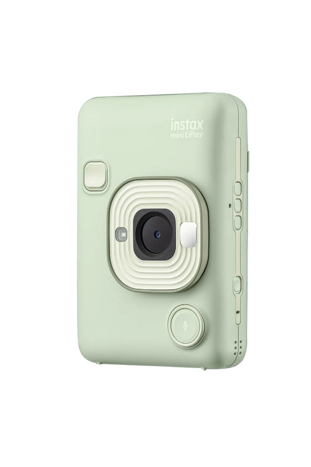 인스탁스 미니 리플레이 포토프린터 카메라는 미스티 화이트, 마차 그린, 딥 브론즈 세 가지 색상으로 출시되었습니다. 2.7인치 LCD 디스플레이를 통해 촬영한 사진을 확인하고, 하이브리드 인스턴트 카메라 기능으로 즉석 사진을 인쇄할 수 있습니다. 스마트폰 앱 연동, USB-C 타입 충전, microSD 카드 사용이 가능하며, 사운드 포토, 원격 촬영, 프레임/필터 효과 등 다양한 기능을 제공합니다. 255g의 가벼운 무게와 82.5 x 122.9 x 36.3mm 크기로 휴대성이 뛰어나며, 내장 플래시, 미니필름 호환, 내장 메모리를 갖추고 있습니다. 구성품으로는 본체, 핸드 스트랩, USB 충전 케이블, 사용설명서, LCD 보호필름, 미니 앨범이 포함되어 있습니다.
