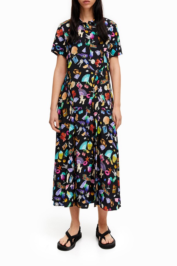 빔바이롤라 블랙 수베니어 맥시 롱 셔츠 드레스는 여성들을 위한 모던 스타일의 셔츠 드레스입니다. 봄, 여름 계절에 어울리는 이 드레스는 셔츠 칼라와 반소매 디자인으로 시원하고 세련된 느낌을 줍니다. A라인의 루즈핏 맥시 기장의 드레스는 데이트룩, 카페룩 등 다양한 TPO에 활용 가능하며, 미니멀, 클래식, 시크 스타일을 연출하기에 좋습니다. 수베니어 스타일의 디자인으로 특별함을 더했으며, 블랙 컬러로 어떤 스타일에도 쉽게 매치할 수 있습니다.
