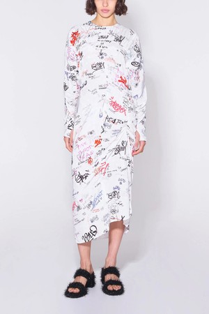 [22FW] 빔바이롤라 화이트 그래피티 WALL IS LOVE 셔링 드레스 B226JWO034WHB