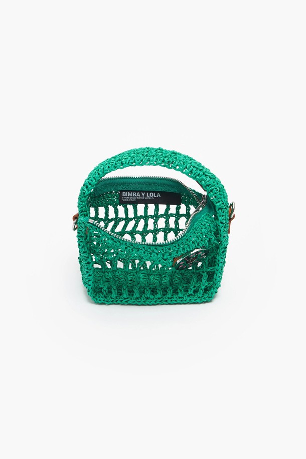 [23SS] 그린 라피아 호보백 (XS) B235JIB120GNF는 여성용 호보백으로, 데이트룩, 쇼핑룩, 카페룩 등 다양한 TPO에 어울립니다. XS 사이즈로, 클래식, 미니멀, 캐주얼 스타일에 매치하기 좋은 아이템입니다. 그린 컬러의 종이 및 천연 가죽 소재로 제작되었으며, 17 x 10 x 7 cm 크기입니다. 더스트백이 포함되어 있으며, 더스트백은 블랙 또는 화이트 색상 중 랜덤으로 발송됩니다.
