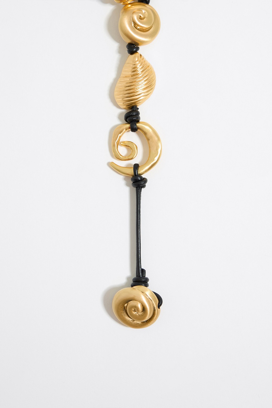 빔바이롤라] [24SS] 매트 골드 조개 목걸이