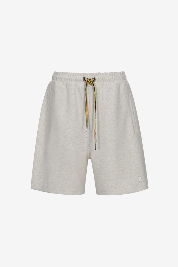 까웨 콘다르 저지 쇼츠 Y242IMN360은 가볍고 부드러운 면 혼방 소재로 제작되어 편안한 착용감을 제공합니다. 인디고와 오트밀 두 가지 색상으로 출시되었으며, 일상 및 트레이닝 활동에 적합한 컴포트핏 반바지입니다. 한국인 체형에 맞춰 디자인되어 활동성을 높였으며, 맨투맨과 함께 세련된 스타일을 연출할 수 있습니다.
