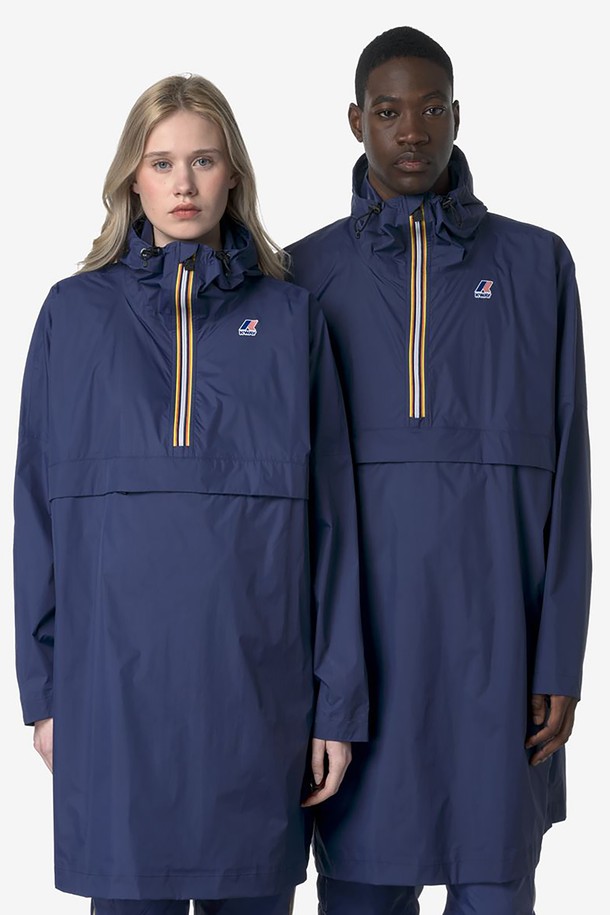 까웨(KWAY) 르브레 4.0 포춘 자켓 Y255EUJ929는 남녀 공용으로 착용 가능한 네이비 컬러의 롱 기장 자켓입니다. 봄/가을 간절기에 적합하며, 일상과 하이킹 등 다양한 활동에 활용할 수 있습니다. 방수, 방풍 기능을 갖춘 얇은 두께의 나일론 소재로 제작되었으며, DWR 발수 가공, 10,000mm 내수압, 10,000g/sqm/24h 투습 기능으로 쾌적함을 유지합니다. 
