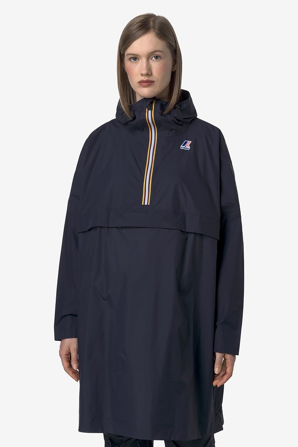 까웨(KWAY) 르브레 4.0 포춘 자켓 Y255EUJ931은 아웃도어 활동과 레인웨어로 활용 가능한 남녀 공용 패커블 자켓입니다. 네이비 색상으로, 봄, 여름, 가을 계절에 적합하며, 윈드브레이커 스타일의 레귤러핏 제품입니다. 얇고 가벼운 나일론 소재에 DWR 발수 가공 및 10,000mm 방수, 10,000g/sqm/24h 투습 기능을 갖춰 방수, 방풍, 통기성, 발수 기능을 제공합니다. 후드 스트링 조절이 가능하며 하프 집업 여밈 방식으로 스포티하고 캐주얼한 스타일을 연출합니다.
