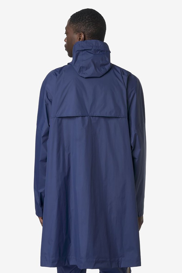 까웨(KWAY) 르브레 4.0 포춘 자켓 Y255EUJ929는 남녀 공용으로 착용 가능한 네이비 컬러의 롱 기장 자켓입니다. 봄/가을 간절기에 적합하며, 일상과 하이킹 등 다양한 활동에 활용할 수 있습니다. 방수, 방풍 기능을 갖춘 얇은 두께의 나일론 소재로 제작되었으며, DWR 발수 가공, 10,000mm 내수압, 10,000g/sqm/24h 투습 기능으로 쾌적함을 유지합니다. 
