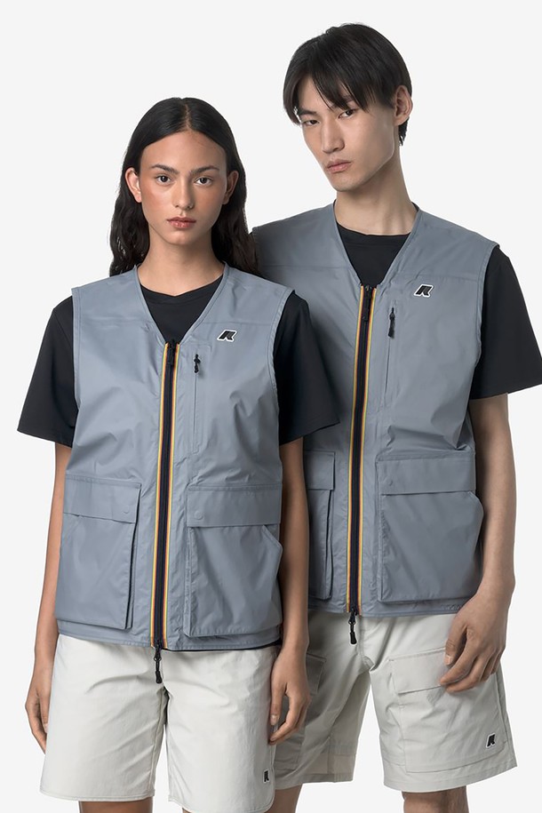 까웨(KWAY) 고르주 베스트 Y255EUV407은 남녀 모두 착용 가능한 그레이 색상의 베스트입니다. 아웃도어 및 스포츠 활동에 적합하며, 봄, 여름, 가을에 활용하기 좋습니다. 나일론, 폴리에스테르 소재로 제작되었으며, 방수, 발수, 통기성 기능과 DWR 발수 코팅, 메쉬 등판으로 쾌적함을 더했습니다.