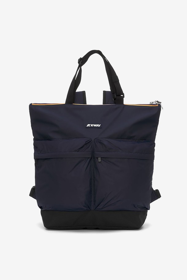까웨(KWAY) 노암 쇼핑백 Y255EOA161은 네이비 색상의 남성용 쇼핑백입니다. 미디엄 사이즈의 사각 형태이며, 나일론 소재로 제작되어 방수 기능과 휴대성이 뛰어납니다. 지퍼형 잠금 방식과 투웨이 스타일 연출이 가능한 무지 디자인의 쇼핑백입니다.
