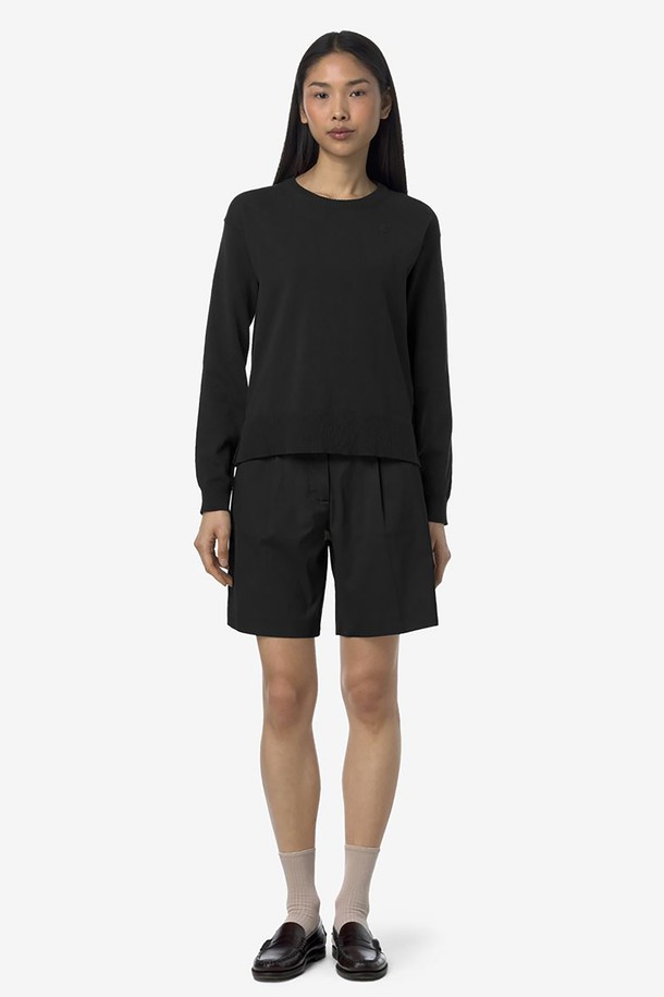 여성 니베 트윌 테크 Y255EWN125는 면, 나일론, 스판덱스 혼방의 스트레치 소재로 제작된 여성용 반바지입니다. 무지 패턴의 레귤러핏 디자인으로, 캐주얼한 일상복으로 봄, 여름에 착용하기 좋습니다. 웰트 포켓 2개와 K-Way 테이프 디테일이 특징입니다.
