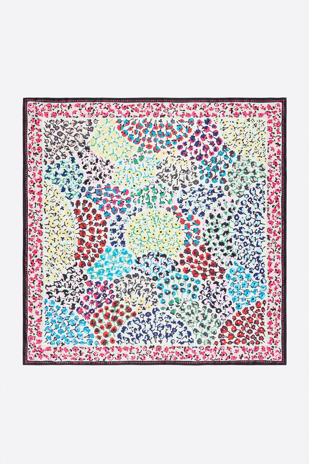 빔바이롤라(BIMBA Y LOLA)의 25SS 화이트 보더 플로럴 스카프입니다. 여성용으로, 화사한 화이트 컬러 바탕에 플로럴 패턴이 엘레강스한 분위기를 자아냅니다. 폴리에스터 소재로 제작되어 봄, 여름 시즌에 시원하게 착용 가능하며, 보더 디자인과 더스트백을 포함하고 있습니다.
