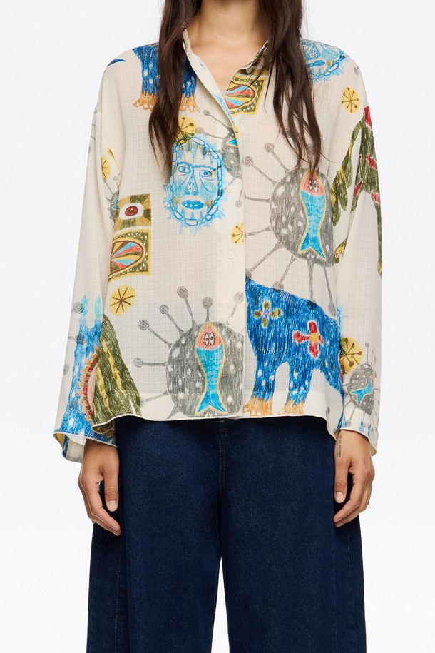 "[25FW] 롱 스트레이트 프린트 셔츠 B256AWB008IVB"는 여성용 셔츠/블라우스입니다. 아이보리 컬러의 롱 기장 셔츠로, 가을과 겨울에 캐주얼하게 착용하기 좋습니다. 폴리에스터와 폴리우레탄 혼방 소재로 제작되었으며, 텍스처드 촉감과 프린트 패턴이 특징입니다. 스트레이트 핏에 긴 소매 디자인으로, 가을 나들이룩이나 겨울 데일리룩에 미니멀하고 클래식한 스타일을 더할 수 있습니다.
