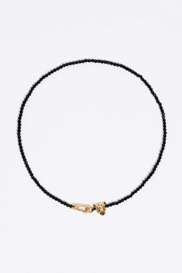 블랙 크리스탈 팬더 목걸이 B256AIU013BKF는 여성 고객을 위한 미니멀 스타일의 목걸이입니다. 블랙 컬러의 크리스탈 소재로 제작되었으며, 팬더 모티프 디자인이 특징입니다. 클래스프 잠금 방식으로, 일상에서 편안하게 착용할 수 있습니다. 블랙 코드 타입의 목걸이 줄에 팬더 참 장식과 크리스탈 디테일이 더해져 세련된 느낌을 줍니다. 시크하면서도 개성 있는 스타일을 연출하고 싶은 분들께 추천합니다.
