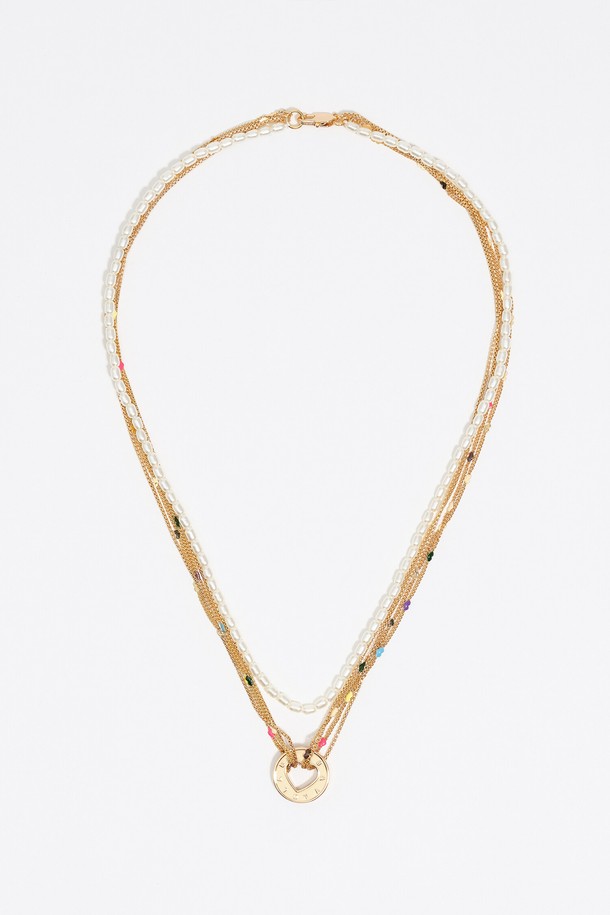 골드 로고 멀티 체인 목걸이 B256AIU009GOF는 여성 고객을 위한 목걸이입니다. 금속 소재에 골드 컬러로 제작되었으며, 미니멀하면서도 클래식한 스타일을 연출합니다. 멀티 체인 디자인과 브랜드 로고 장식이 특징이며, 모임룩 또는 소개팅룩에 매치하기 좋습니다. 심플하면서도 세련된 디자인으로 다양한 스타일에 활용할 수 있습니다.
