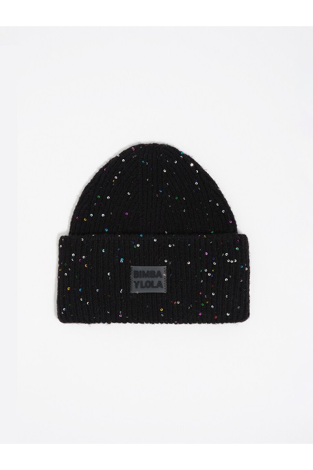 25FW 블랙 멀티컬러 스팽글 비니 B256AIH011BKB는 여성스러운 매력을 더해줄 비니입니다. 블랙과 멀티컬러 스팽글의 조화가 돋보이며, 가을, 겨울 시즌 연말 모임룩에 포인트를 줄 수 있습니다. 부드러운 폴리에스터, 아크릴, 엘라스테인 혼방 소재로 제작되어 편안한 착용감을 선사합니다. 깊이 23cm로 안정감 있는 핏을 제공하며, 니트 소재와 골지 짜임으로 따뜻함과 스타일을 동시에 갖췄습니다. 캐주얼, 미니멀, 클래식 스타일을 즐겨 입는 분들께 추천합니다.
