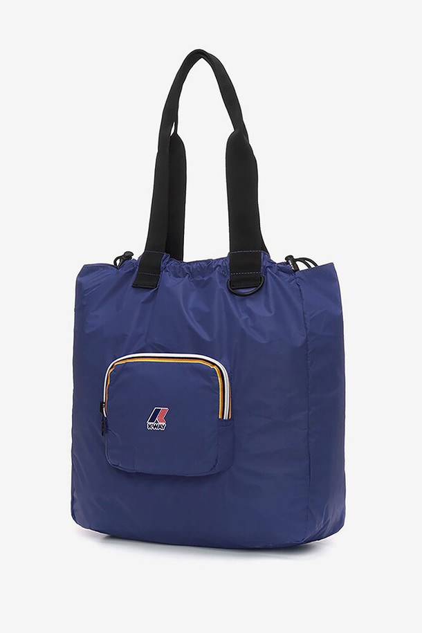 까웨(KWAY) 남성용 르브레 빅토린 백은 네이비 색상의 라지 사이즈 쇼핑백으로, 나일론 소재로 제작되어 가볍고 튼튼합니다. 방수 및 방풍 기능은 물론, 접이식 패커블 디자인으로 휴대성이 뛰어나며 내부 메쉬 포켓과 앞면 카라비너 포켓으로 수납력을 높였습니다. 조절 가능한 드로우스트링과 2mm 웨빙 핸들, RFID 인증 가능으로 실용성을 더했습니다.
