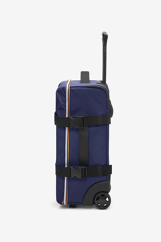 까웨(KWAY) 블로삭 S 여행용 캐리어 Y255EOO196은 네이비 색상의 공용 캐리어로, 여행 시 유용합니다. 나일론, 폴리에스테르, 열가소성수지 소재로 제작되었으며, 방수 및 방풍 기능과 튼튼한 립스탑 원단, 2mm 테이프 보강으로 내구성을 높였습니다. S 사이즈의 사각 형태 가방은 더블휠, 4륜 바퀴, 상/사이드 손잡이, 분리형 네임택, 다용도 수납공간, 2-WAY 지퍼, 지퍼형 잠금방식을 갖추었습니다.
