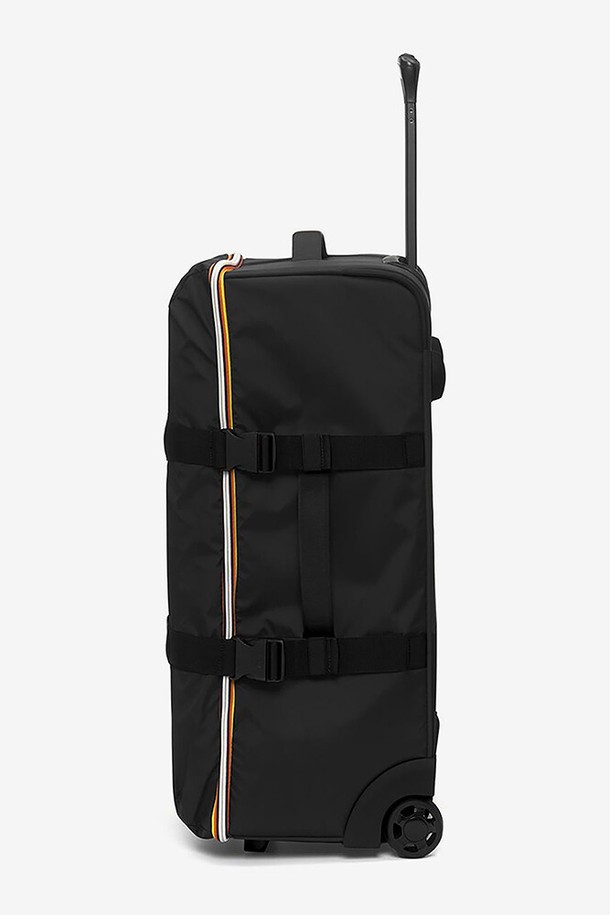 까웨(KWAY) 블로삭 M 여행용 캐리어 Y255EOO199는 블랙 색상의 공용 캐리어로, 나일론 및 폴리에스테르 소재로 제작되었습니다. 사각 형태의 미디엄 사이즈 캐리어는 방수 기능과 잠금장치를 갖추고 있으며, 2-WAY 지퍼, 이중 바퀴, 측면/상단 손잡이, 분리형 네임택, 다용도 내부 수납공간, 보강된 바닥 등의 특징을 제공합니다. 여행 시 유용한 이동식 손잡이가 있는 이 캐리어는 지퍼형 잠금 방식으로 안전하게 수납이 가능합니다.
