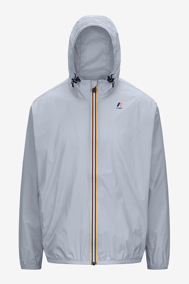 까웨(KWAY) 르브레 4.0 클로드 이스트 패커블 재킷 Y255EUJ908은 봄, 여름, 가을에 활용하기 좋은 남녀 공용 패커블 재킷입니다. 가볍고 부드러운 나일론 소재로 제작되어 편안한 착용감을 제공하며, 레귤러 핏으로 어떤 스타일에도 자연스럽게 어울립니다. 방수, 방풍, 통기 기능으로 아웃도어 활동은 물론 일상에서도 쾌적하게 착용할 수 있습니다. 등판 통기성이 뛰어나 활동량이 많은 날에도 쾌적함을 유지해주며, 후드가 있어 갑작스러운 날씨 변화에도 유용합니다. 스포티, 캐주얼, 고프코어 스타일을 즐기는 분들께 여행, 산책, 등산 시 활용하기 좋은 아이템입니다.
