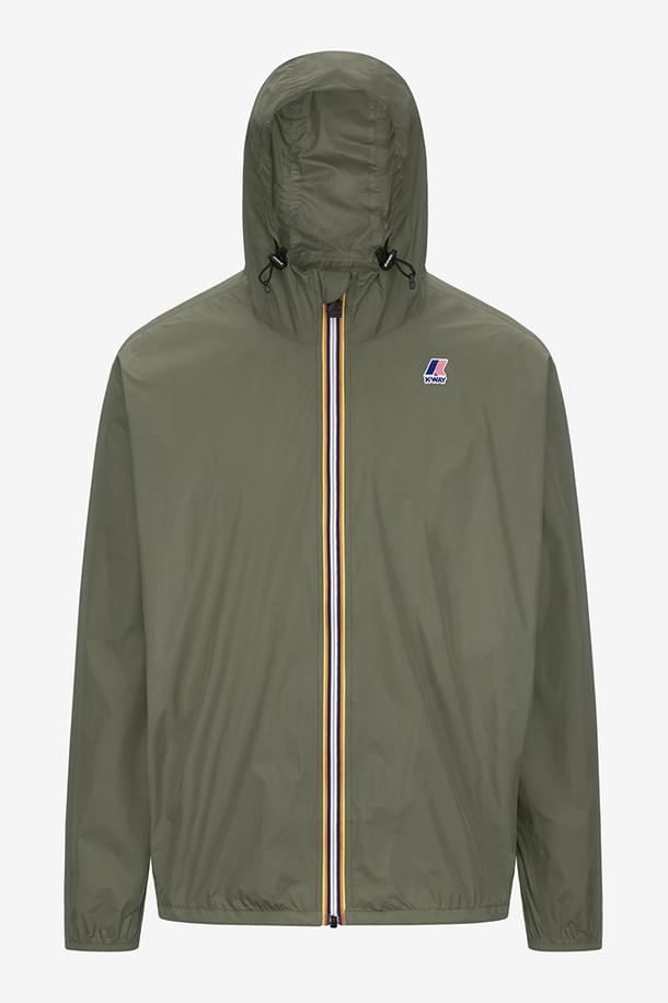 까웨(KWAY) 르브레 4.0 클로드 이스트 패커블 재킷은 남녀 공용으로, 봄, 여름 시즌에 활용하기 좋은 윈드브레이커입니다. 카키 색상의 무지 디자인으로 스포티, 캐주얼, 고프코어 스타일을 연출할 수 있습니다. 얇고 부드러운 나일론 소재로 제작되어, 가볍고 편안한 착용감을 제공하며, 레귤러핏에 집업 형태로 간편하게 입고 벗을 수 있습니다. 후드 조절 기능, 등 통기성, 방수 심실링, DWR 코팅, 아시안핏을 적용하여 기능성을 높였으며, 방수, 통기, 경량, 패커블 기능으로 여행, 산책, 캠핑 등 다양한 아웃도어 활동에 적합합니다.
