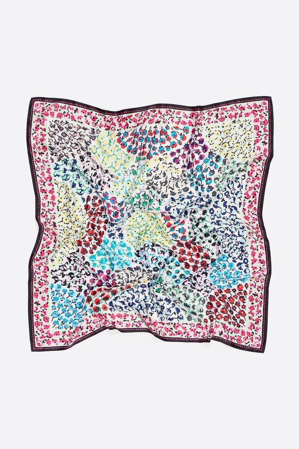 빔바이롤라(BIMBA Y LOLA)의 25SS 화이트 보더 플로럴 스카프입니다. 여성용으로, 화사한 화이트 컬러 바탕에 플로럴 패턴이 엘레강스한 분위기를 자아냅니다. 폴리에스터 소재로 제작되어 봄, 여름 시즌에 시원하게 착용 가능하며, 보더 디자인과 더스트백을 포함하고 있습니다.
