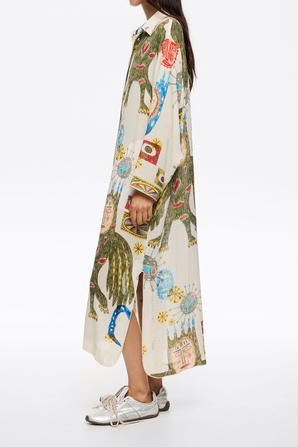 [25FW] 스트레이트 판타지 패브릭 미디 드레스 B256AWO004IVB는 미니멀한 스타일을 추구하는 여성들을 위한 아이보리 컬러의 미디 드레스입니다. 가을과 겨울에 어울리는 이 드레스는 텍스처드 패턴의 폴리에스터와 폴리우레탄 혼방 소재로 제작되어, 텍스처드 촉감과 스트레이트 핏을 선사합니다. 데이트룩이나 겨울 데일리룩에 적합하며, 클래식, 시크한 스타일을 연출하기 좋습니다. 빅 마스크 패턴 디테일이 특징이며, 스트레이트 치마 타입으로 세련된 실루엣을 완성합니다.
