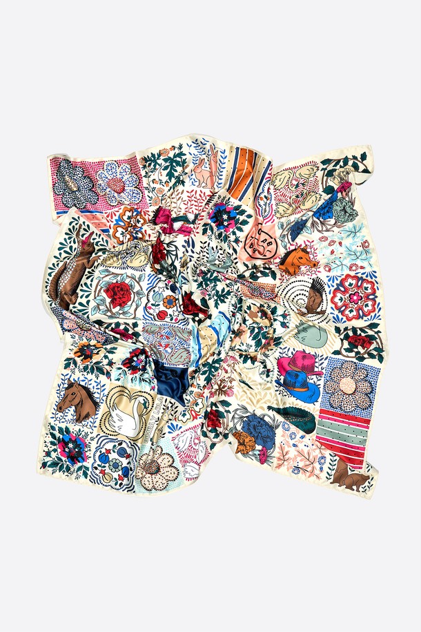 [25FW] 모자이크 아이보리 스카프 B256AIF008IVF는 우아한 스타일을 연출하는 여성용 스카프입니다. 가을, 겨울 시즌에 어울리는 100 x 100 cm 사이즈의 폴리에스테르 소재로 제작되었으며, 아이보리 컬러 바탕에 모자이크, 플라워, 프린트 패턴이 돋보입니다. 데이트룩, 모임룩, 가을 나들이룩에 매치하여 클래식, 미니멀, 로맨틱 스타일을 완성할 수 있습니다. 더스트백 포함 가능하며, 더스트백 색상은 블랙 또는 화이트 중 랜덤으로 제공됩니다. 프린팅 제품 특성상 상세 이미지와 색감 및 패턴은 차이가 있을 수 있습니다.
