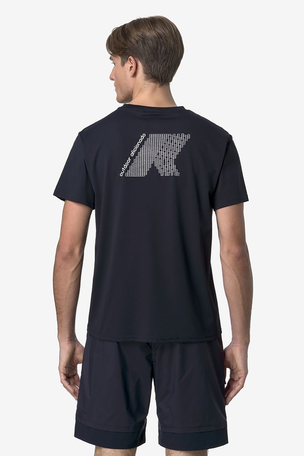 까웨(KWAY) 그래파이트 티셔츠는 폴리에스테르 소재로 제작되어 신축성이 뛰어나고 통기성이 우수한 유니섹스 티셔츠입니다. 스포티한 무드의 이 반소매 티셔츠는 앞면 패치 포켓과 뒷면 실크스크린 프린트가 특징이며, 아웃도어 및 하이킹 활동에 적합합니다. 그래파이트 색상의 라운드넥 디자인으로 여름철 편안하게 착용할 수 있습니다.
