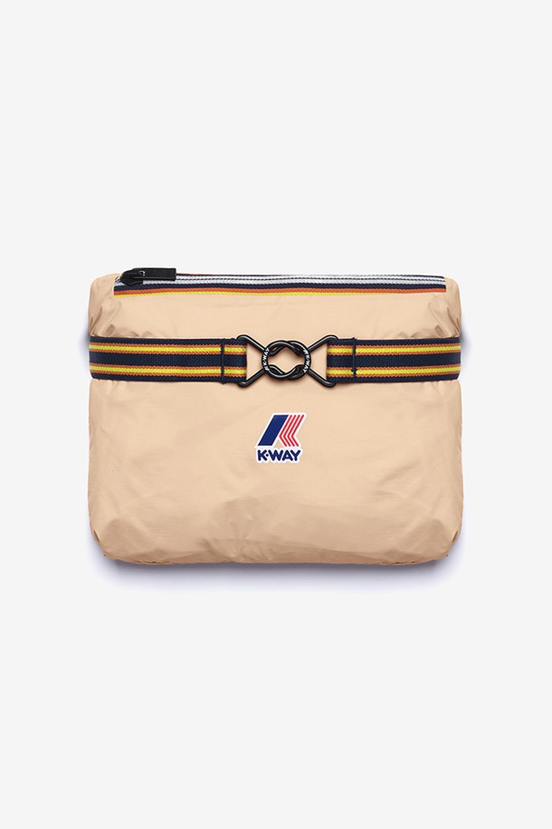 까웨(KWAY) 르브레 4.0 클로드 이스트 패커블 재킷 Y255EUJ915는 가볍고 휴대성이 뛰어난 윈드브레이커 형태의 자켓입니다. 봄, 여름 계절에 적합하며, 일상 및 여행 시 편안하게 착용할 수 있습니다. 방수, 방풍 기능과 함께 등판 통기성을 고려하여 쾌적함을 유지하며, 후드가 있어 갑작스러운 날씨 변화에도 유연하게 대처 가능합니다. 캐주얼, 스포티, 미니멀 스타일을 즐기는 분들에게 어울리며, 패커블 디자인으로 휴대와 보관이 용이합니다. 베이지 색상의 무지 디자인으로 다양한 스타일에 매치하기 좋습니다.
