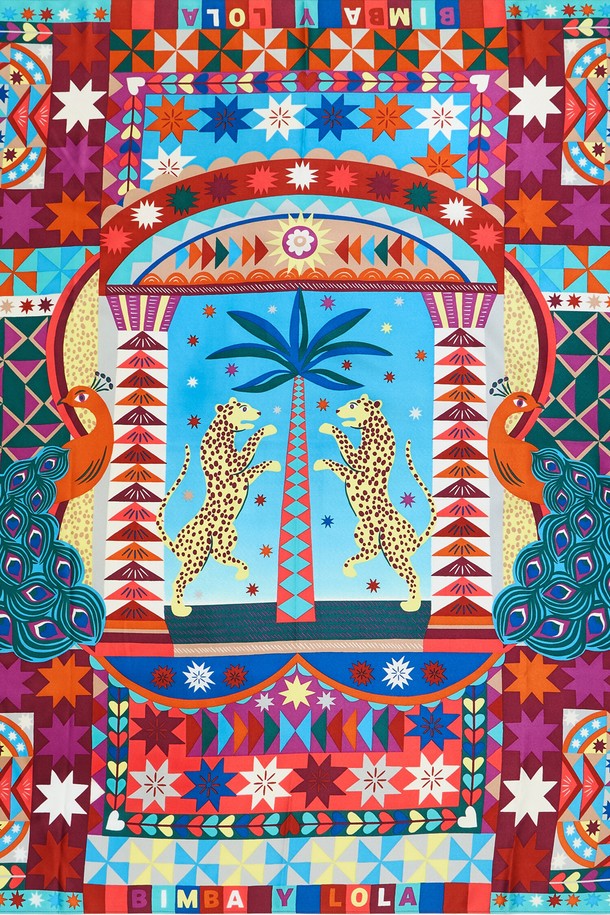 빔바이롤라의 25SS 레오파드 지오메트릭 스카프는 여성스러움을 강조하는 패션 아이템입니다. 100cm x 100cm의 넉넉한 사이즈에 터쿼이즈 컬러, 레오파드와 기하학 패턴의 프린팅 디자인이 특징이며, 폴리에스터 소재로 제작되어 봄, 여름철에 가볍게 착용하기 좋습니다. 일상복에 포인트를 더해 세련된 스타일을 연출해보세요.
