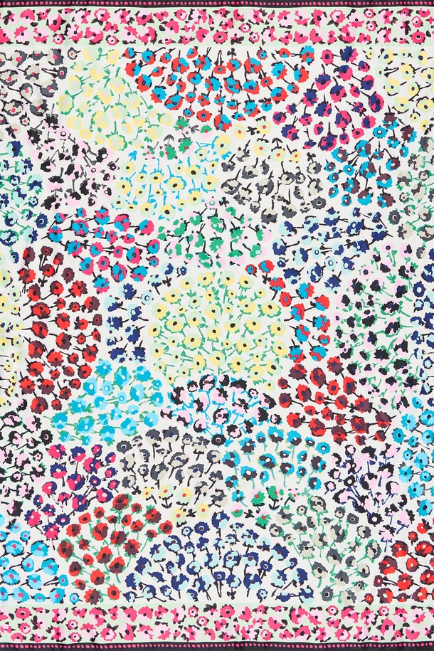 빔바이롤라(BIMBA Y LOLA)의 25SS 화이트 보더 플로럴 스카프입니다. 여성용으로, 화사한 화이트 컬러 바탕에 플로럴 패턴이 엘레강스한 분위기를 자아냅니다. 폴리에스터 소재로 제작되어 봄, 여름 시즌에 시원하게 착용 가능하며, 보더 디자인과 더스트백을 포함하고 있습니다.
