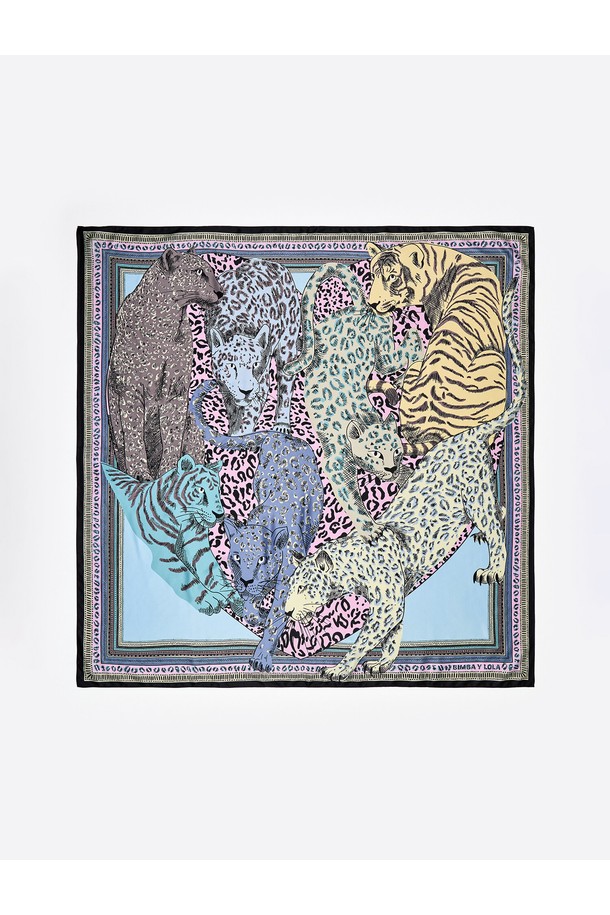 [25FW] 파스텔 고양이 하트 & 보더 스카프 B256AIF011PKF는 여성스러운 스타일을 완성해 줄 스카프입니다. 파스텔 핑크 컬러 바탕에 고양이와 하트, 보더 무늬가 사랑스러운 분위기를 연출합니다. 폴리에스터 소재로 제작되어 부드러운 촉감과 편안한 착용감을 제공하며, 일상에서 데이트룩, 소개팅룩 등 다양한 스타일에 활용하기 좋습니다. 100 x 100 cm 사이즈로 활용도가 높으며, 더스트백이 포함되어 있어 보관이 용이합니다. 캐주얼, 걸리시, 로맨틱 스타일을 즐겨 입는 분들께 추천합니다.
